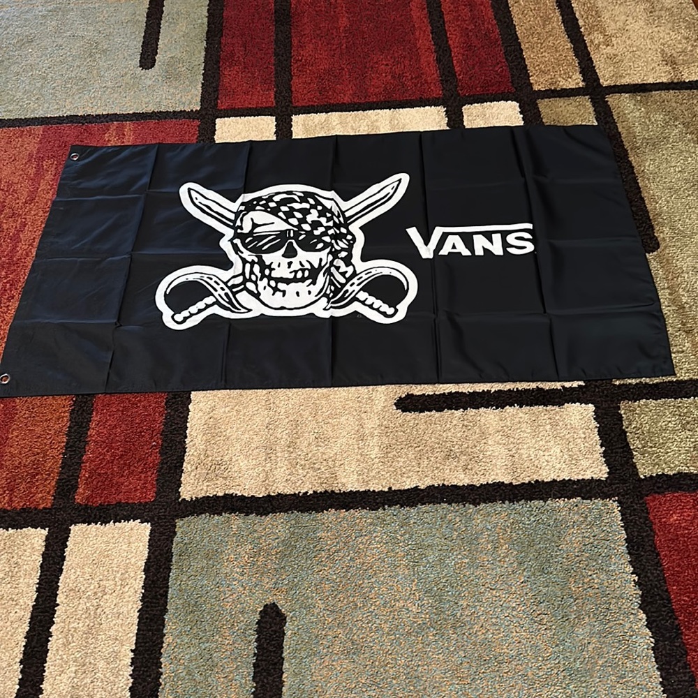 Vans family Pirate flag black and white exclusive